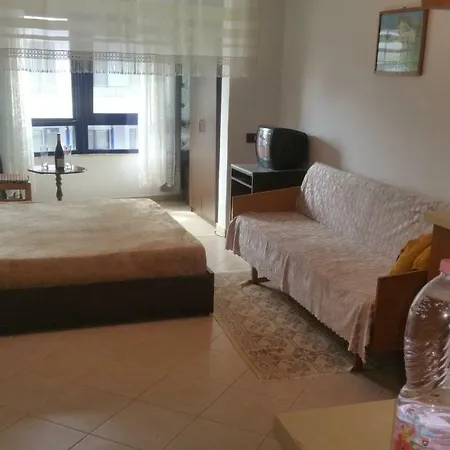 Besnik Beach Apartment
